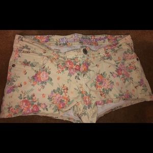 Wall flower floral daisy dukes